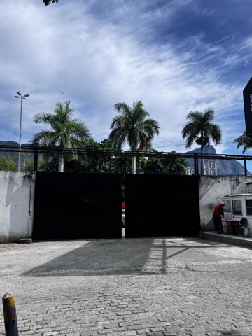 Flamengo: Portões metálicos
